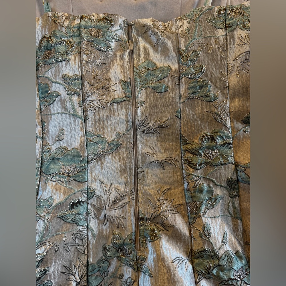 Violet Weekend Straps Floral Jacquard Dress in Champagne and Green - Picture 2 of 7